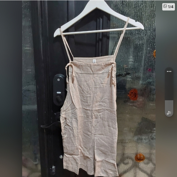 5 Piece Size Small Clothing Bundle - Picture 4 of 6